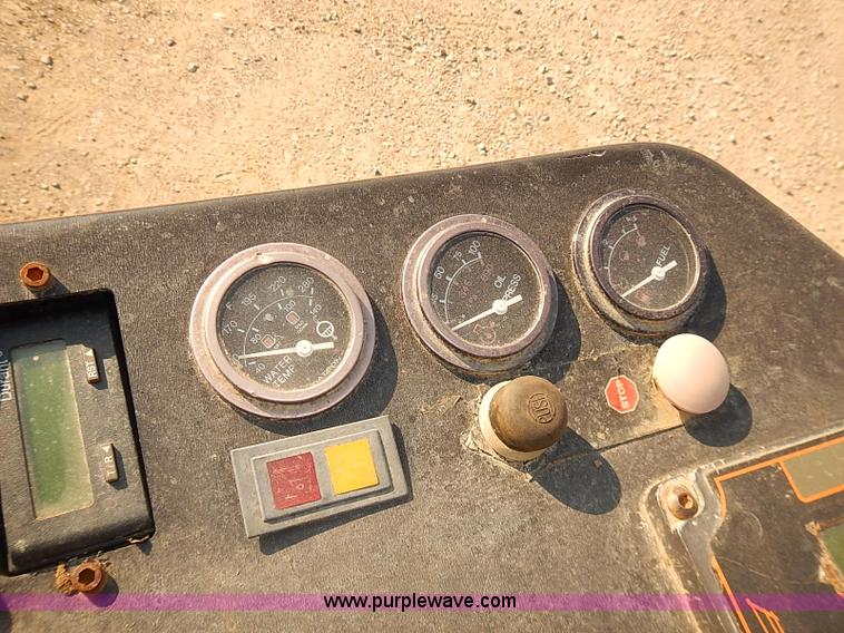 image for item I5499 2001 Ditch Witch JT2720M1 all terrain directional core drill