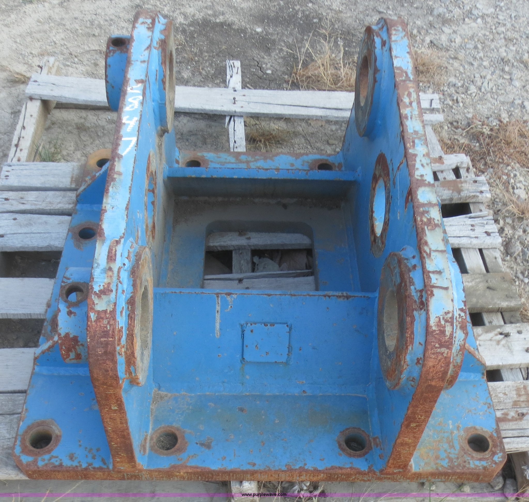 Excavator adapter plate in Parsons, KS Item AY9735 sold Purple Wave