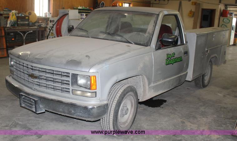 image for item AJ9381 1992 Chevrolet 2500 utility truck