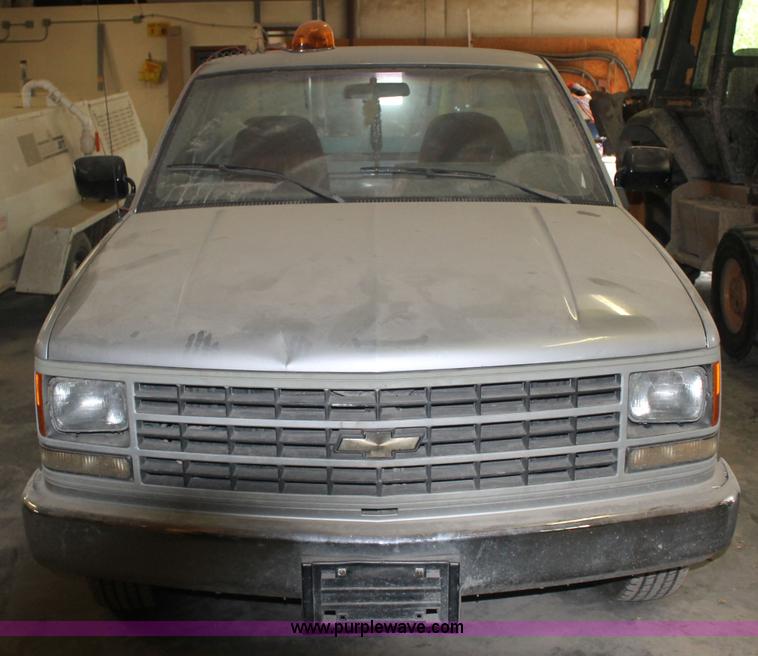 image for item AJ9381 1992 Chevrolet 2500 utility truck