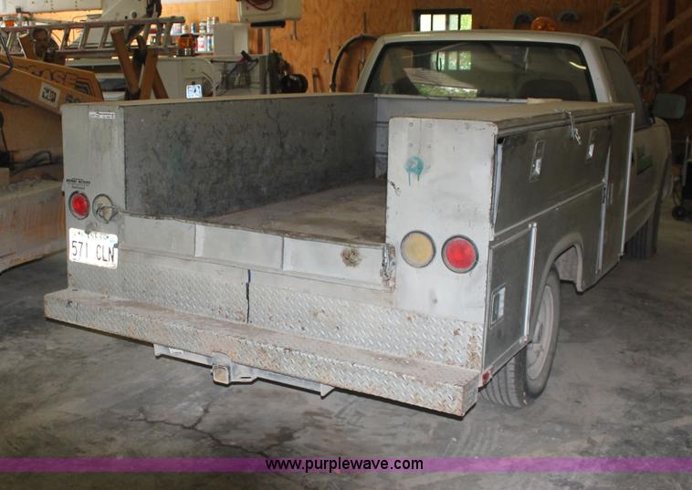 image for item AJ9381 1992 Chevrolet 2500 utility truck