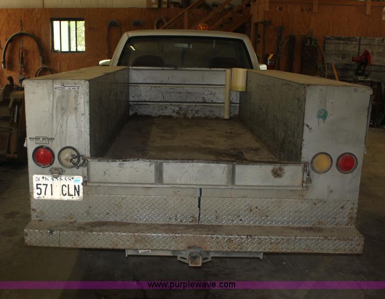 image for item AJ9381 1992 Chevrolet 2500 utility truck