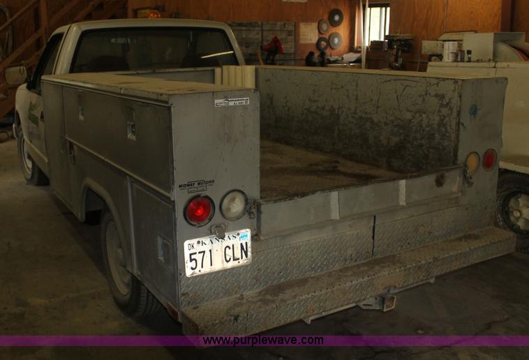 image for item AJ9381 1992 Chevrolet 2500 utility truck