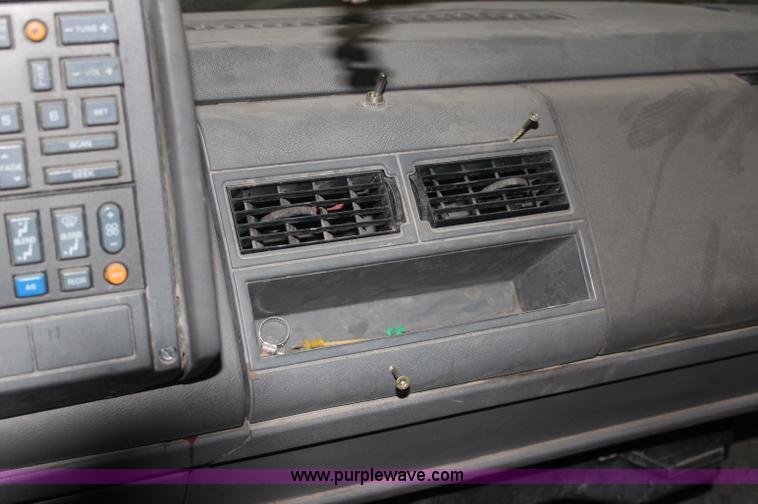 image for item AJ9381 1992 Chevrolet 2500 utility truck