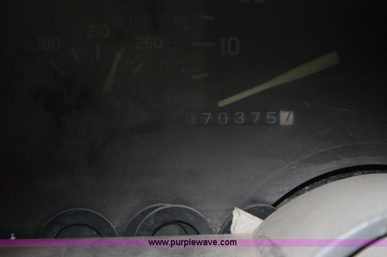 image for item AJ9381 1992 Chevrolet 2500 utility truck