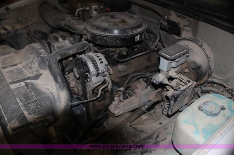 image for item AJ9381 1992 Chevrolet 2500 utility truck