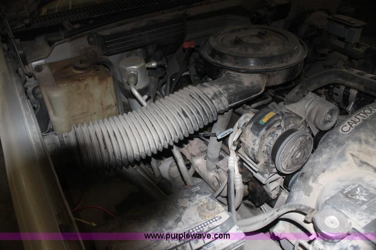 image for item AJ9381 1992 Chevrolet 2500 utility truck