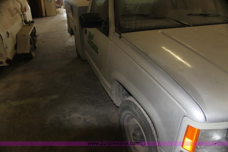 image for item AJ9381 1992 Chevrolet 2500 utility truck