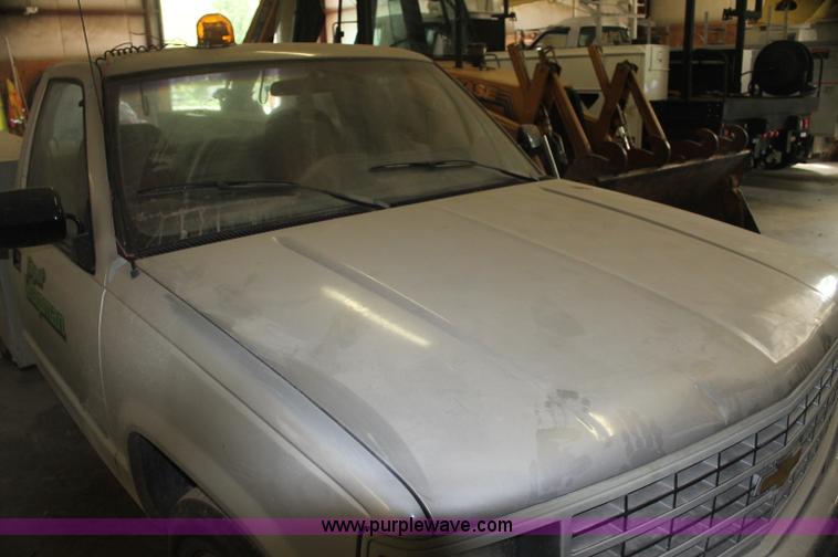 image for item AJ9381 1992 Chevrolet 2500 utility truck