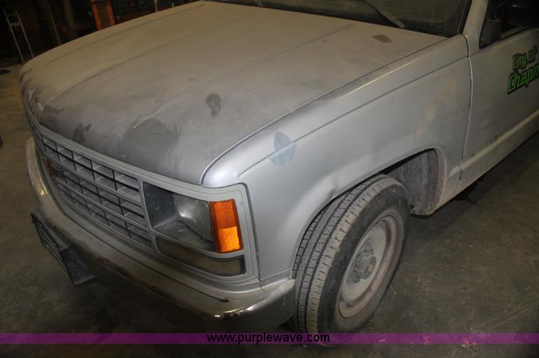 image for item AJ9381 1992 Chevrolet 2500 utility truck