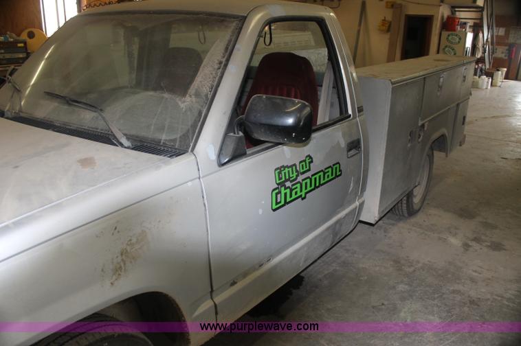 image for item AJ9381 1992 Chevrolet 2500 utility truck
