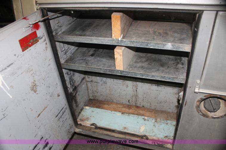 image for item AJ9381 1992 Chevrolet 2500 utility truck