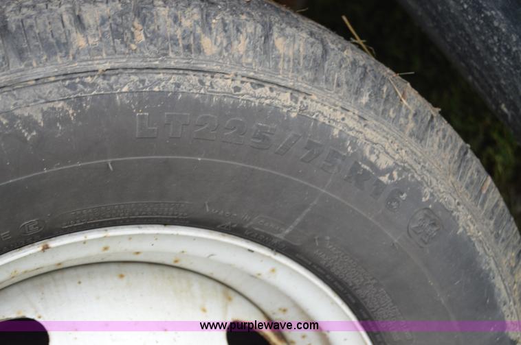 image for item AW9229 2003 Ford E350 Goshen van