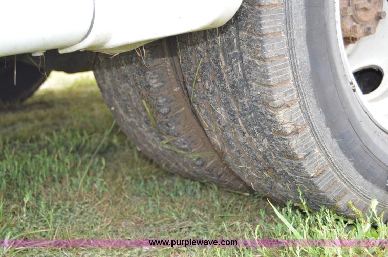 image for item AW9229 2003 Ford E350 Goshen van