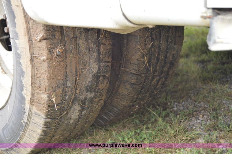 image for item AW9229 2003 Ford E350 Goshen van