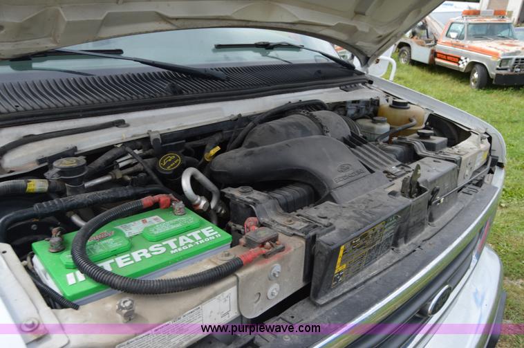 image for item AW9229 2003 Ford E350 Goshen van