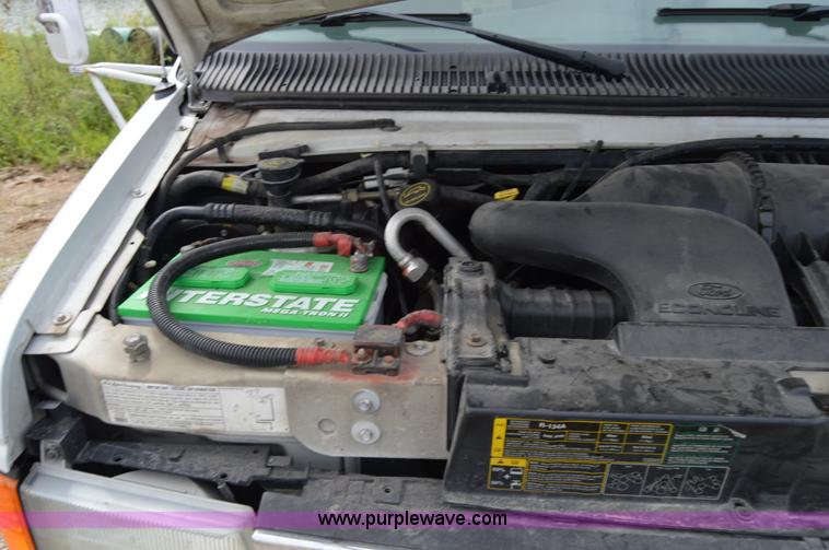 image for item AW9229 2003 Ford E350 Goshen van