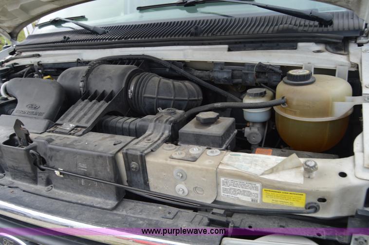 image for item AW9229 2003 Ford E350 Goshen van