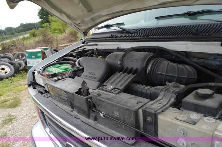 image for item AW9229 2003 Ford E350 Goshen van
