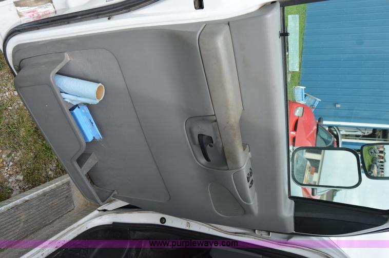 image for item AW9229 2003 Ford E350 Goshen van