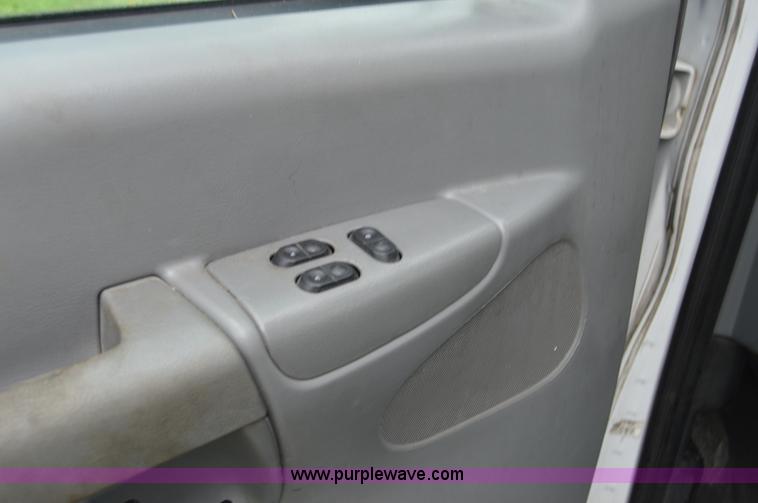image for item AW9229 2003 Ford E350 Goshen van