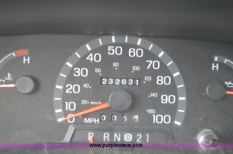 image for item AW9229 2003 Ford E350 Goshen van