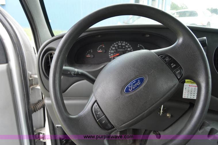 image for item AW9229 2003 Ford E350 Goshen van