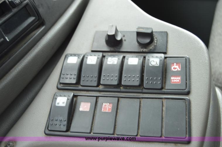 image for item AW9229 2003 Ford E350 Goshen van