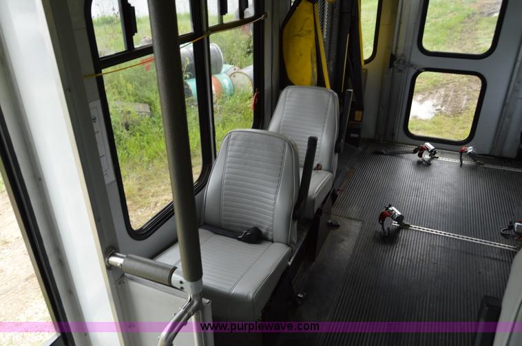 image for item AW9229 2003 Ford E350 Goshen van