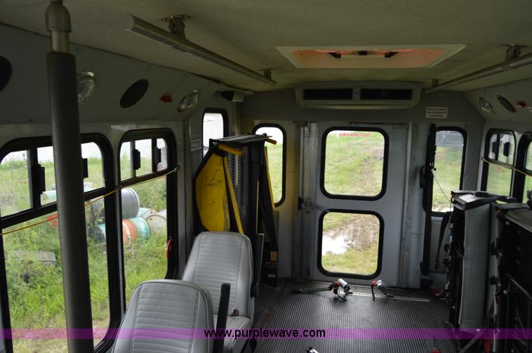 image for item AW9229 2003 Ford E350 Goshen van