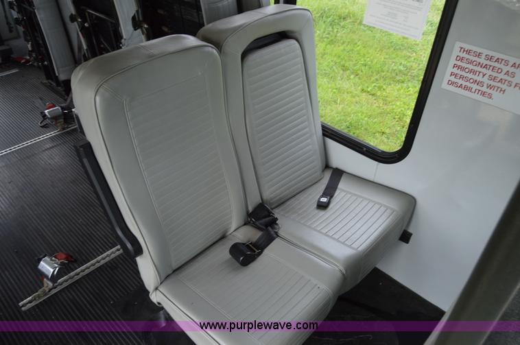 image for item AW9229 2003 Ford E350 Goshen van