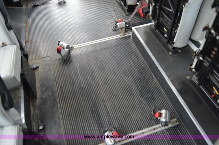 image for item AW9229 2003 Ford E350 Goshen van