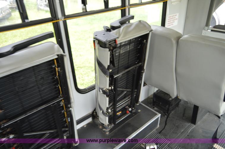 image for item AW9229 2003 Ford E350 Goshen van