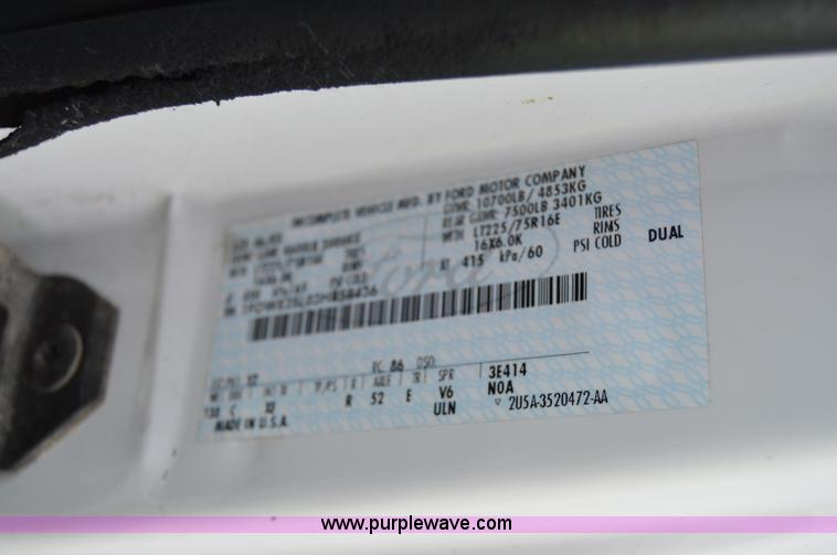 image for item AW9229 2003 Ford E350 Goshen van