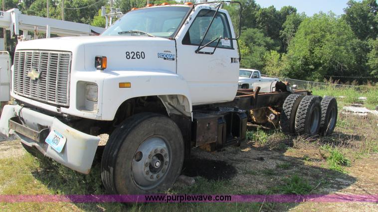 image for item B5937 1992 Chevrolet Kodiak truck cab and chassis