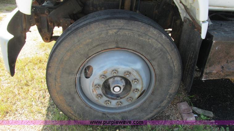 image for item B5937 1992 Chevrolet Kodiak truck cab and chassis