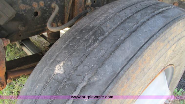 image for item B5937 1992 Chevrolet Kodiak truck cab and chassis