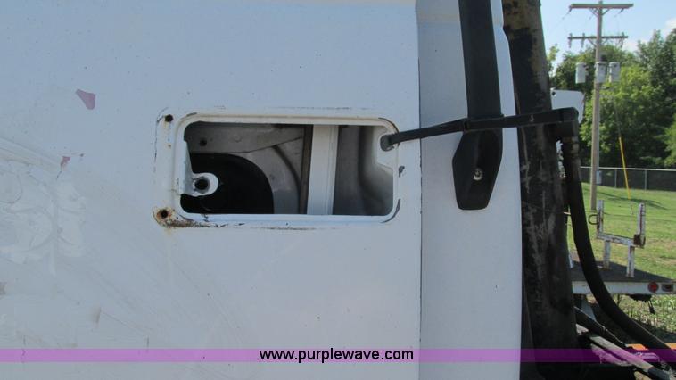 image for item B5937 1992 Chevrolet Kodiak truck cab and chassis