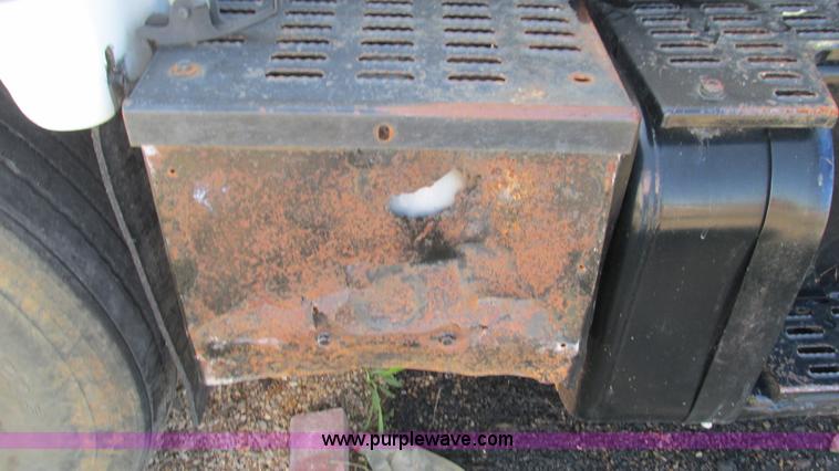 image for item B5937 1992 Chevrolet Kodiak truck cab and chassis