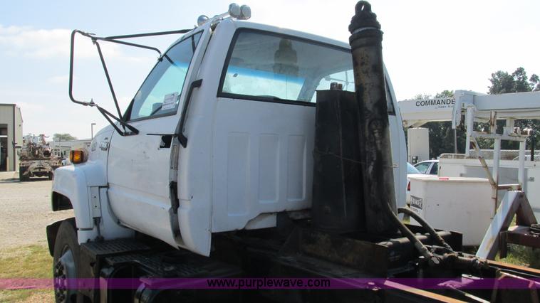 image for item B5937 1992 Chevrolet Kodiak truck cab and chassis