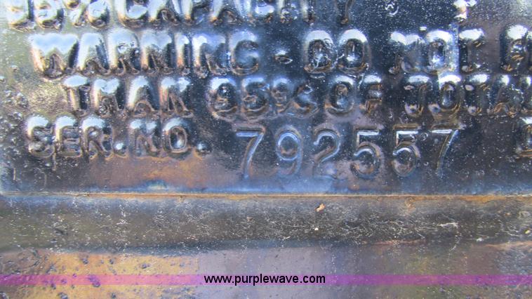 image for item B5937 1992 Chevrolet Kodiak truck cab and chassis