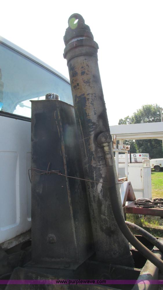 image for item B5937 1992 Chevrolet Kodiak truck cab and chassis