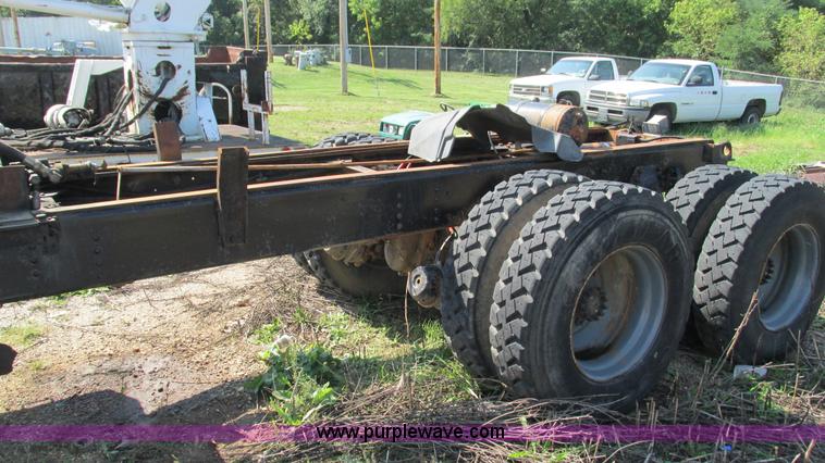 image for item B5937 1992 Chevrolet Kodiak truck cab and chassis