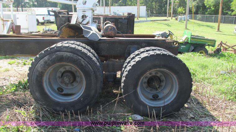 image for item B5937 1992 Chevrolet Kodiak truck cab and chassis