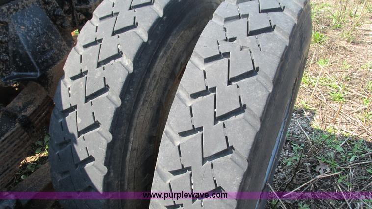 image for item B5937 1992 Chevrolet Kodiak truck cab and chassis