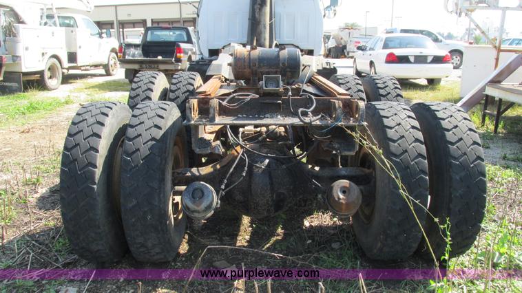 image for item B5937 1992 Chevrolet Kodiak truck cab and chassis