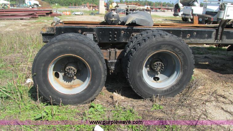 image for item B5937 1992 Chevrolet Kodiak truck cab and chassis