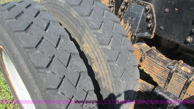 image for item B5937 1992 Chevrolet Kodiak truck cab and chassis