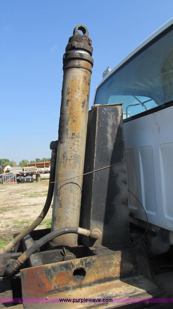 image for item B5937 1992 Chevrolet Kodiak truck cab and chassis