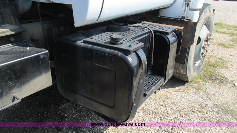 image for item B5937 1992 Chevrolet Kodiak truck cab and chassis
